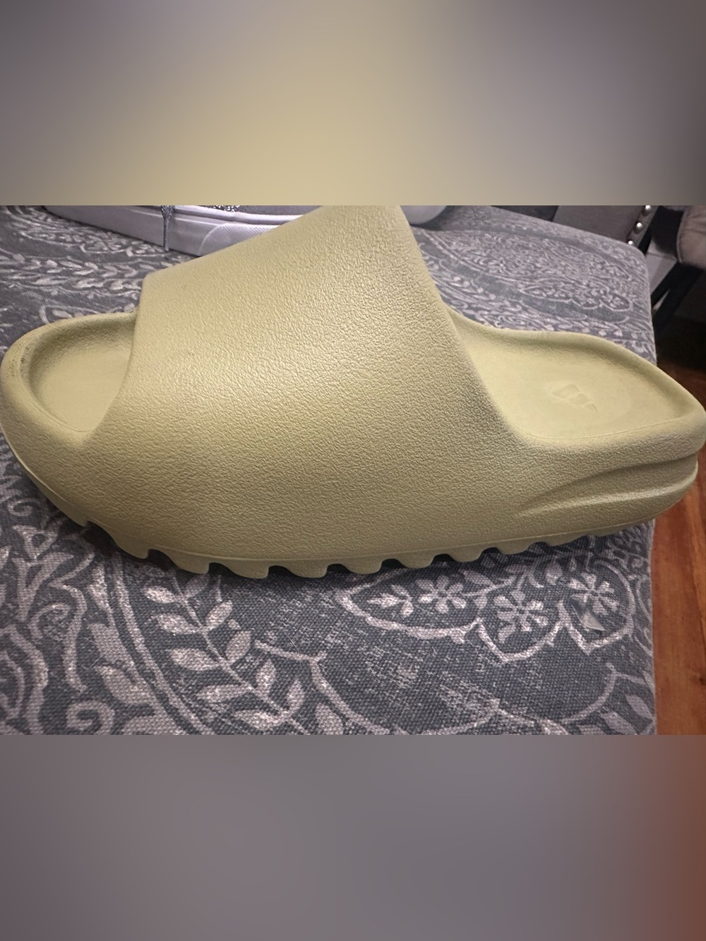 Adidas Yeezy slides size 3 youth